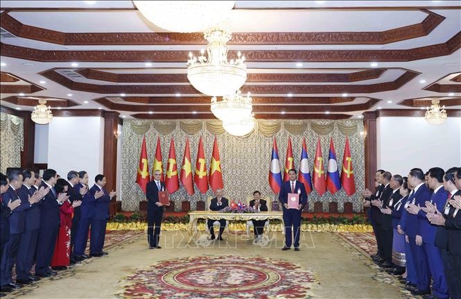 Tổng Bí thư Tô Lâm chứng kiến Lễ trao các văn kiện hợp tác Việt Nam - Lào