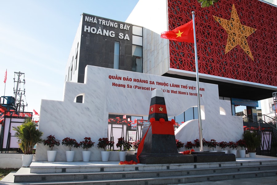 Da Nang inaugurates nameplate of Hoang Sa Special Zone People's Committee