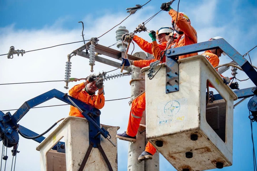 Bảo đảm nguồn điện xuyên suốt phục vụ Tết