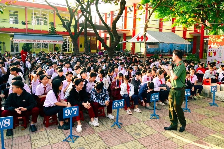 Bảo vệ trẻ em trên không gian mạng: Cần giải pháp bền vững và dài hạn