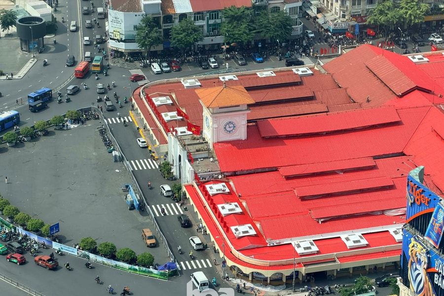 TP.HCM: Chợ Bến Thành và Thương xá Tax thay đổi diện mạo đón Tết Bính Ngọ 2026