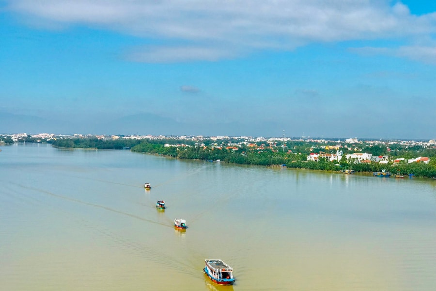 Ngày xuân trở về "dòng sông tuổi thơ"