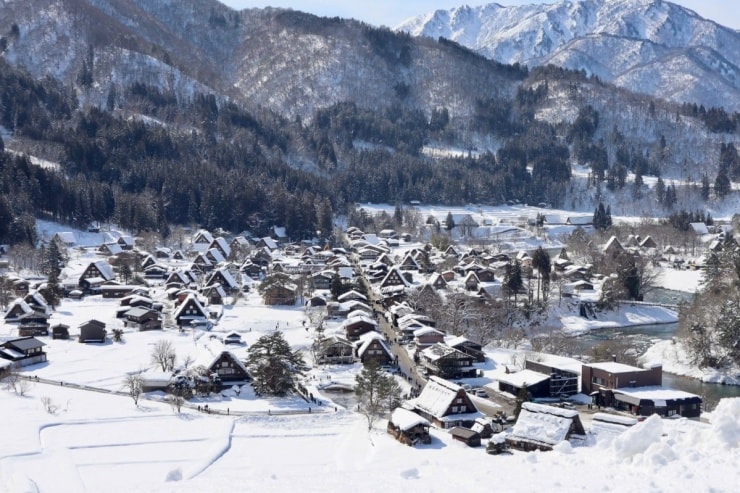 Shirakawa-go: Ngắm làng cổ Nhật Bản qua hành trình nghỉ Tết sớm của ca sĩ Phương Linh