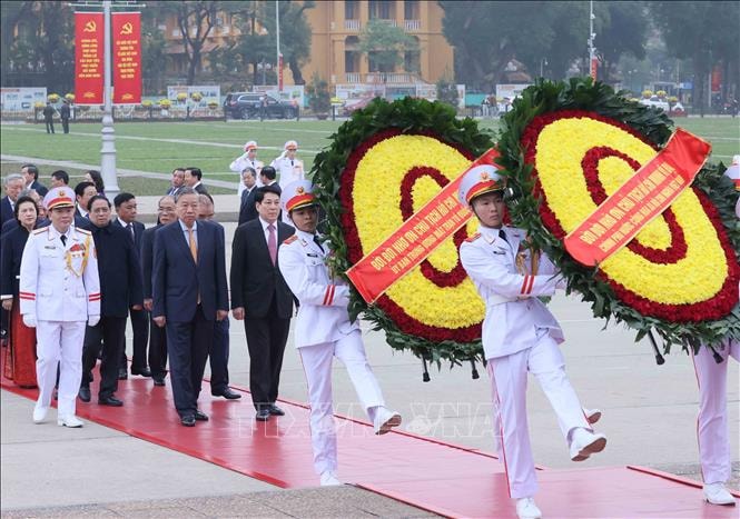 Lãnh đạo Đảng, Nhà nước vào Lăng viếng Chủ tịch Hồ Chí Minh nhân dịp Tết Nguyên đán Bính Ngọ