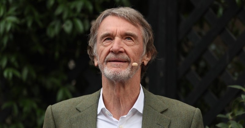 Sir Jim Ratcliffe và bài toán khủng hoảng: Đe dọa nội bộ MU và dự án Wembley phương Bắc