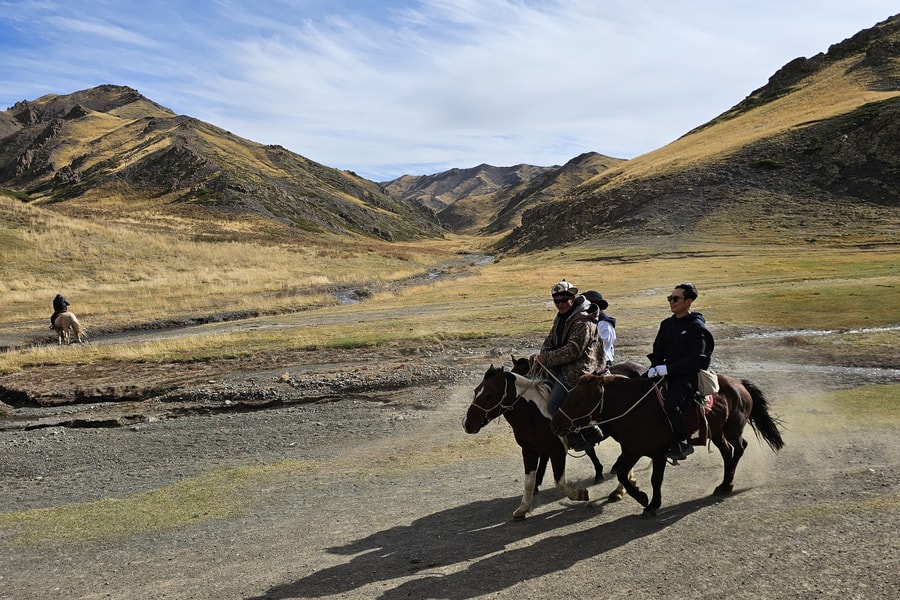 Horse trekking in Mongolia: Discover nomadic life on open steppe