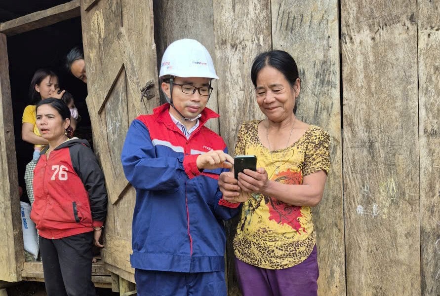 Sóng di động về thôn "3 không" ở Trà Leng