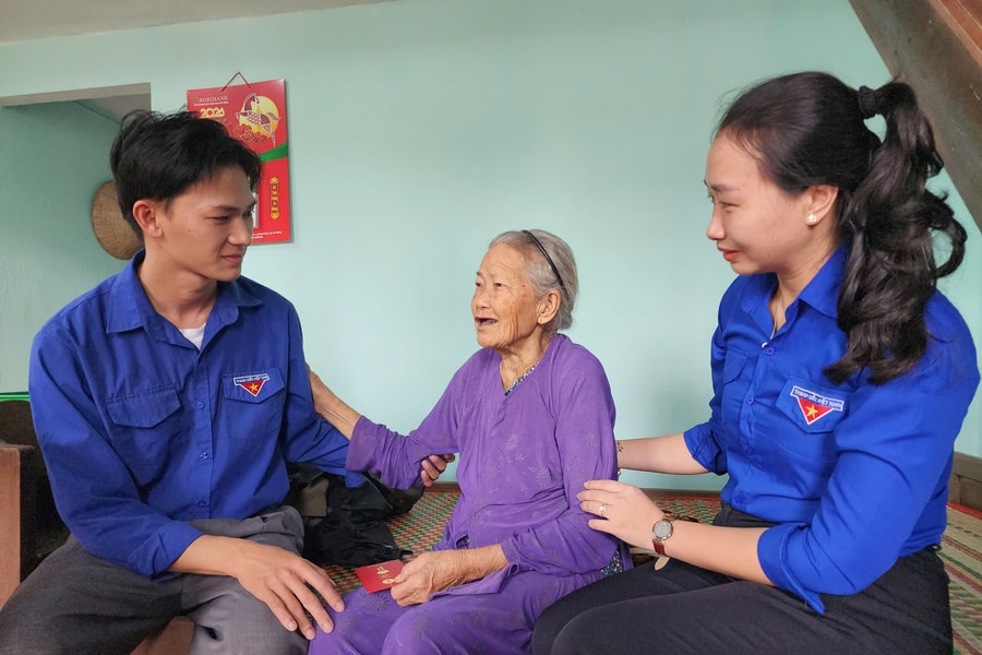 Tuổi trẻ Đà Nẵng thắp lửa Xuân, trao Tết yêu thương