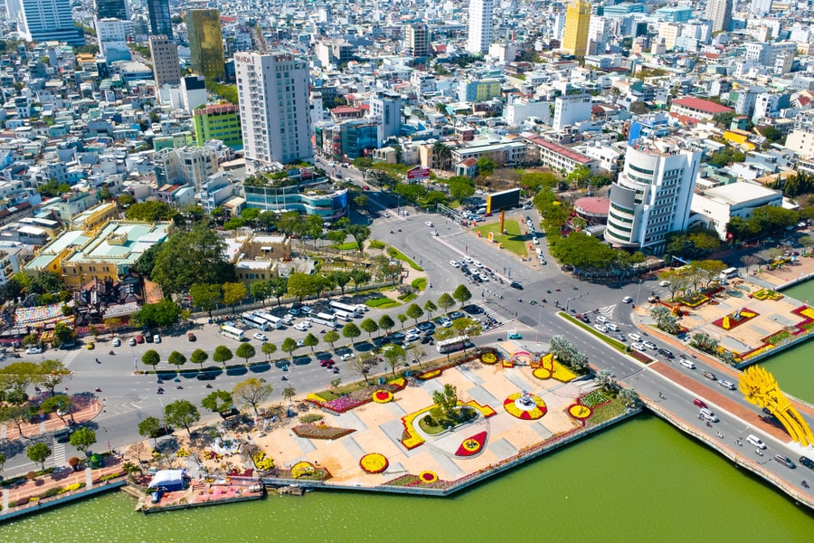 Da Nang resplendent with vibrant flower streets for Lunar New Year 2026