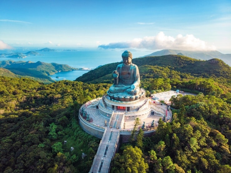 Đảo Lantau: Khám phá thiền viện 120 năm tuổi và đại tượng Phật khổng lồ tại Hong Kong