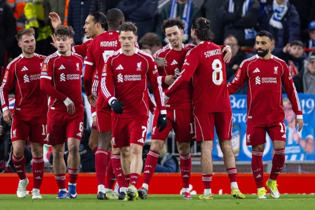 Liverpool thắng Brighton 3-0 tại FA Cup: Dấu ấn Curtis Jones và sự ăn ý của Salah - Szoboszlai
