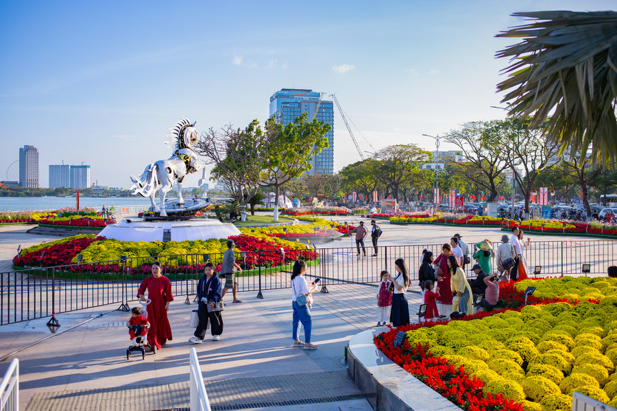 Đà Nẵng rực rỡ sắc hoa dịp Tết Bính Ngọ 2026