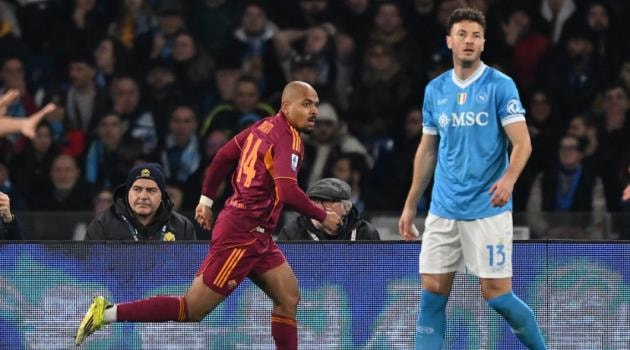 Napoli chia điểm kịch tính với Roma: Malen lập cú đúp, tân binh Santos rực sáng phút 82