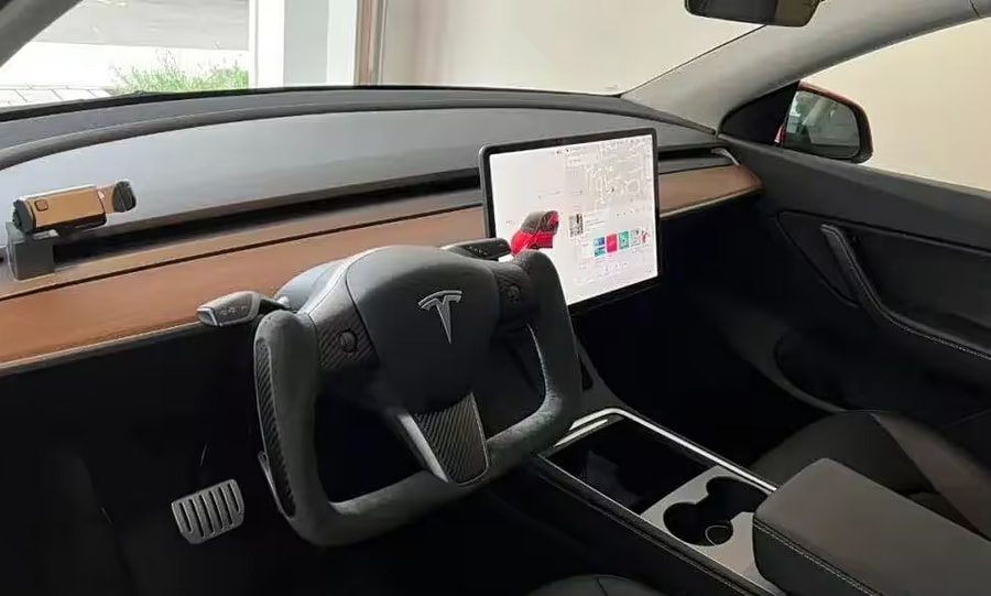 Trung Quốc sắp cấm vô lăng kiểu Tesla: Bước đi cứng rắn vì an toàn người lái