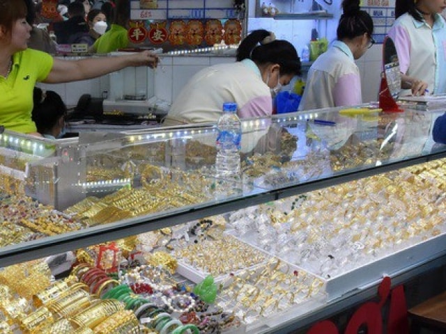 Cập nhật 08:00 sáng 17/02/2026: Giá vàng đồng loạt đi ngang, SJC giữ mức 181 triệu đồng/lượng