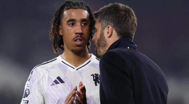 Michael Carrick và nghệ thuật quản trị mềm giúp Man Utd lột xác sau kỷ nguyên Ruben Amorim