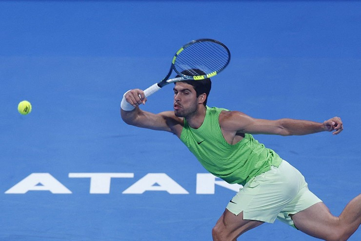 Carlos Alcaraz vượt khó trước Rinderknech tại Qatar Open: Bản lĩnh số 1 thế giới
