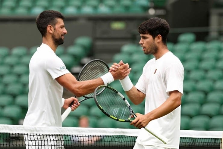 Carlos Alcaraz dí dỏm đáp trả Djokovic, Tyson Fury tuyên bố không cần HLV ngày tái xuất