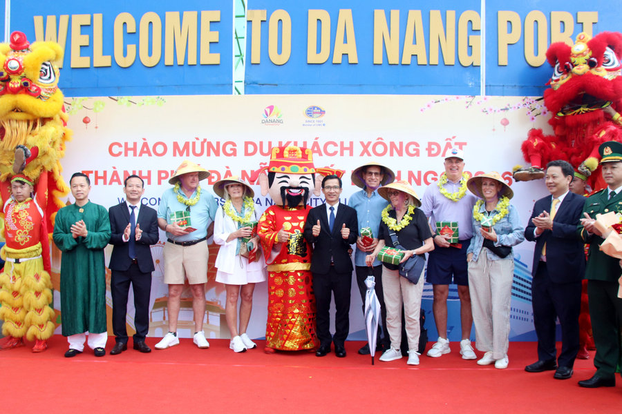 580 cruise visitors arrive in Da Nang on third day of Tet