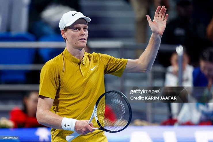 Jannik Sinner phô diễn đẳng cấp trước Popyrin để tiến vào tứ kết Qatar Open