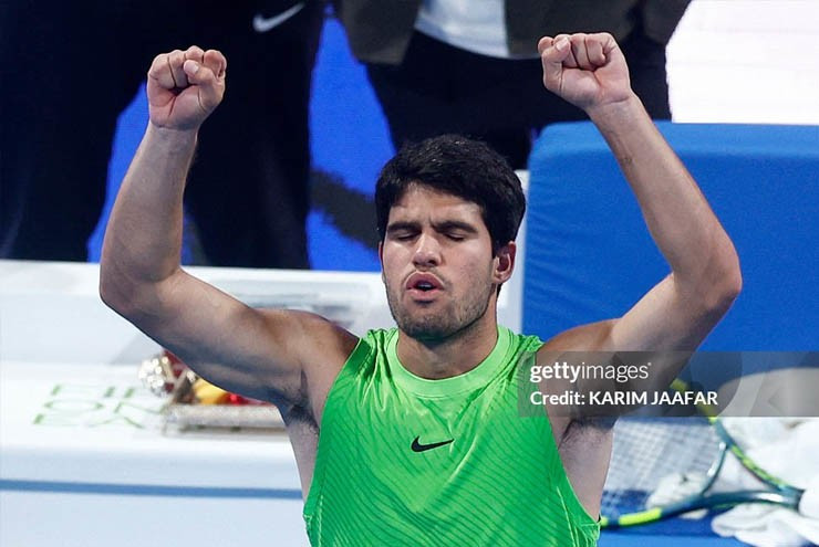 Carlos Alcaraz thắng thuyết phục Royer, vào tứ kết Qatar Open 2026