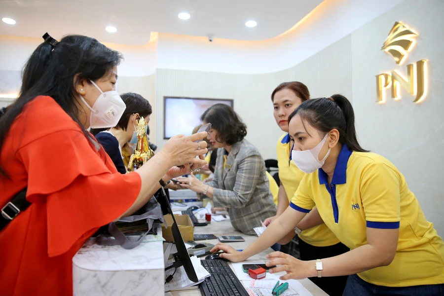 Giá vàng hôm nay 20/2/2026: Giá vàng miếng SJC, vàng nhẫn 9999, vàng thế giới mùng 4 Tết Bính Ngọ cập nhật mới nhất