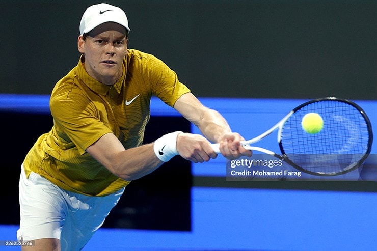 Jakub Mensik gây sốc khi đánh bại Jannik Sinner 2-1 tại tứ kết giải tennis ATP Doha