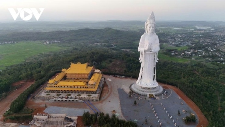 Quảng Ngãi: Chiêm ngưỡng ngôi chùa có đại tượng Phật cao nhất Đông Nam Á
