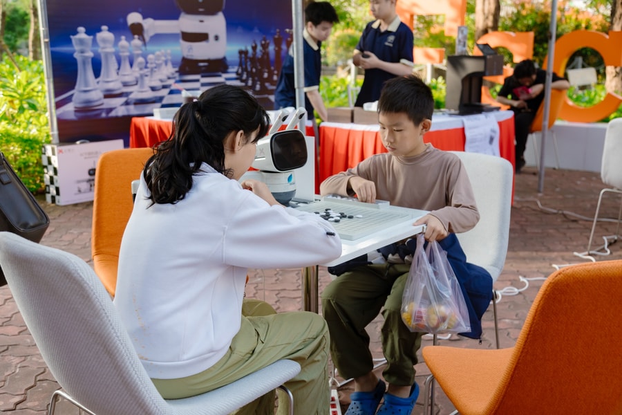 Người trẻ tự tin ứng dụng công nghệ
