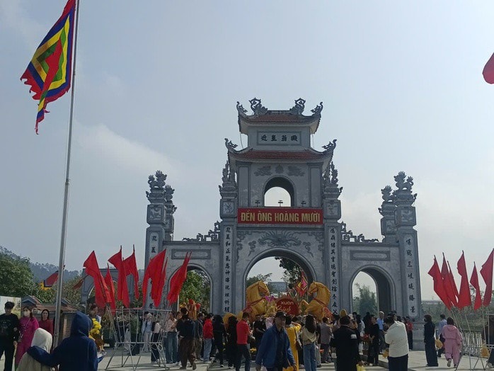Nghệ An: Hành trình chiêm bái đền ông Hoàng Mười dịp đầu xuân Bính Ngọ