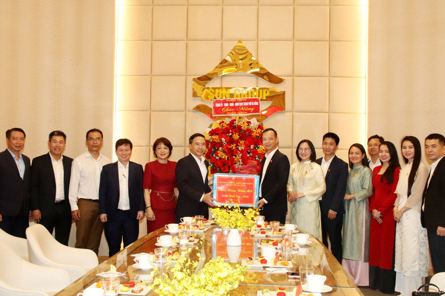 Chủ tịch UBND thành phố Phạm Đức Ấn thăm, chúc Tết doanh nghiệp đầu năm Bính Ngọ