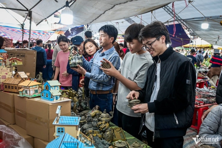Chợ Viềng Ninh Bình: Trải nghiệm phiên chợ 'mua may bán rủi' chỉ họp một lần trong năm