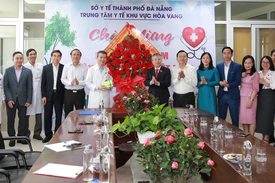Chủ tịch HĐND thành phố Nguyễn Đức Dũng chúc mừng ngày Thầy thuốc Việt Nam (27/2)