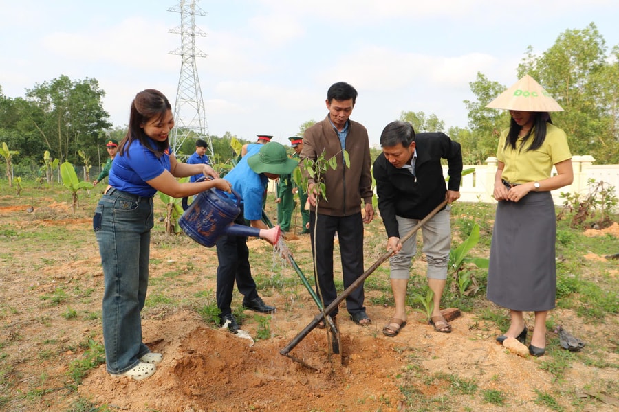 Tết trồng cây đầu xuân Bính Ngọ: Xây dựng đô thị xanh, thúc đẩy kinh tế vườn, rừng