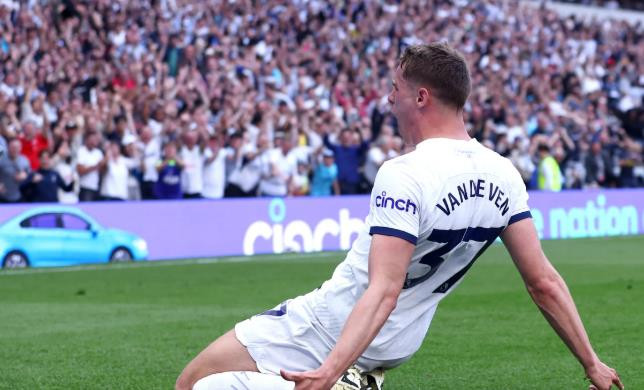 Liverpool nhắm Micky van de Ven thay Van Dijk, Chelsea theo sát Cristiano Ronaldo