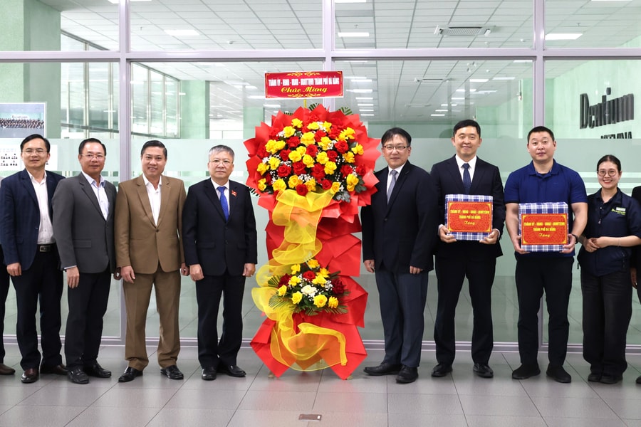 Chủ tịch HĐND thành phố Nguyễn Đức Dũng thăm doanh nghiệp tại Khu công nghệ cao Đà Nẵng