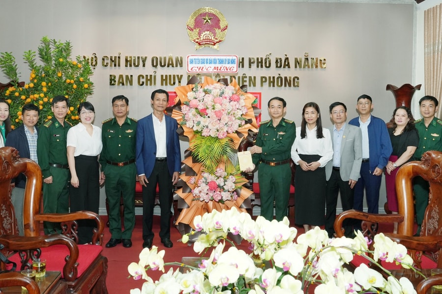 Ban Tuyên giáo và Dân vận Thành ủy Đà Nẵng chúc mừng ngày truyền thống Bộ đội Biên phòng