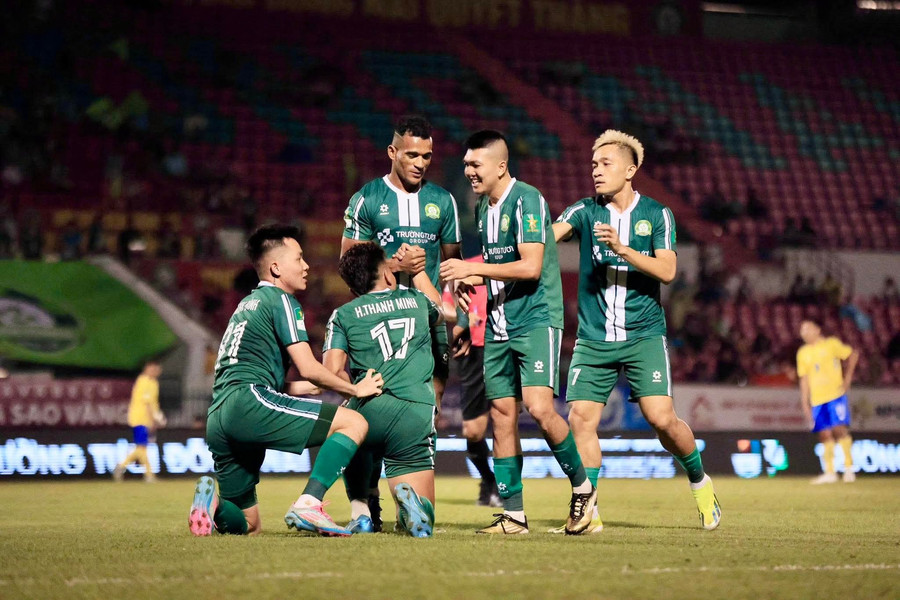Trường Tươi Đồng Nai vô địch lượt đi giải hạng Nhất sau trận thắng 5-1
