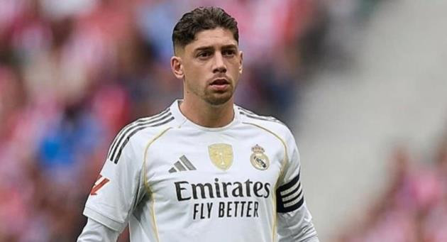 Man Utd chi 130 triệu euro cho Valverde, Liverpool tranh mua Luis Suarez