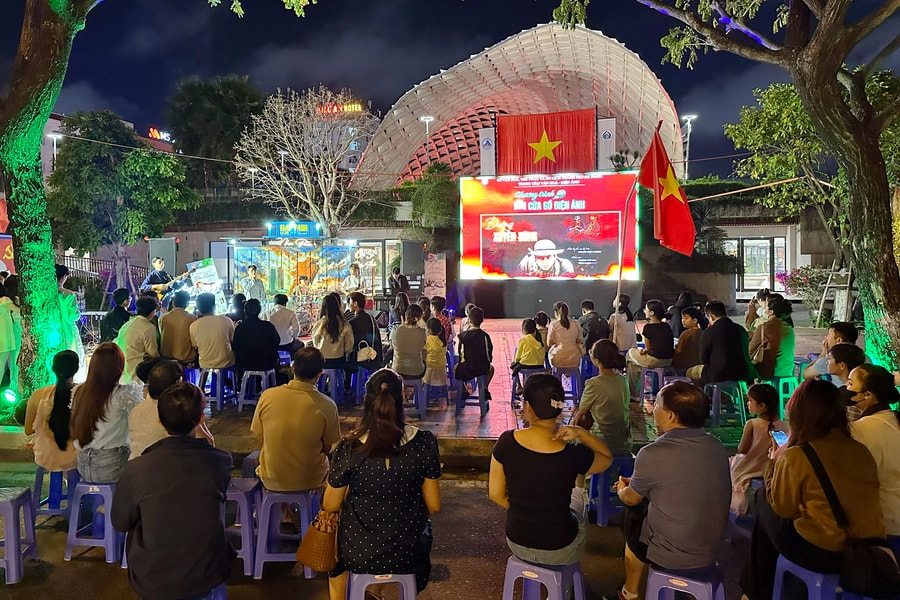 “Cửa sổ điện ảnh” và nhịp cầu kết nối giới trẻ