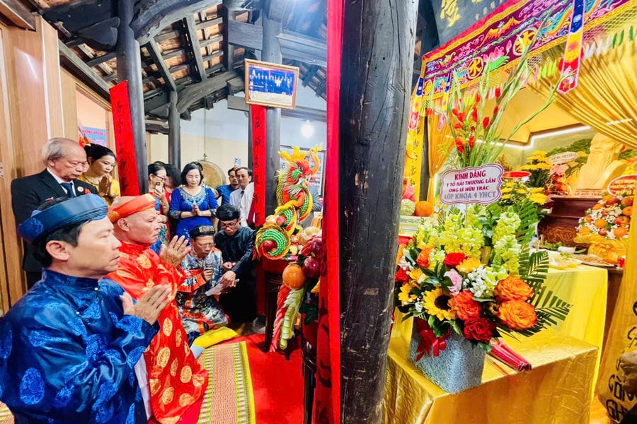 Dâng hương tưởng niệm Đại danh y Hải Thượng Lãn Ông Lê Hữu Trác