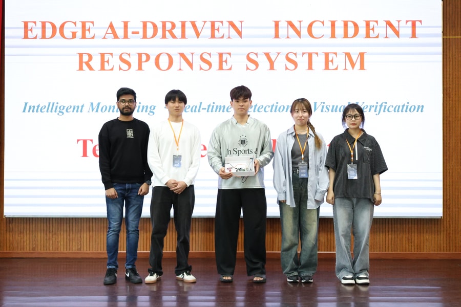 Sinh viên Trường Đại học Bách khoa phối hợp sinh viên quốc tế triển khai dự án trên nền tảng thiết bị IoT và Netsoft
