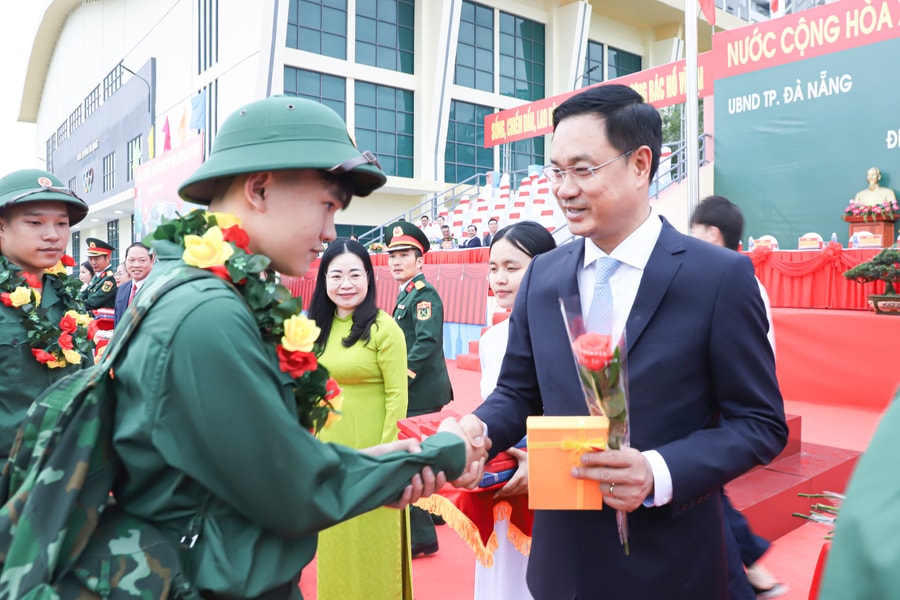 Hơn 4.600 thanh niên Đà Nẵng nô nức lên đường nhập ngũ