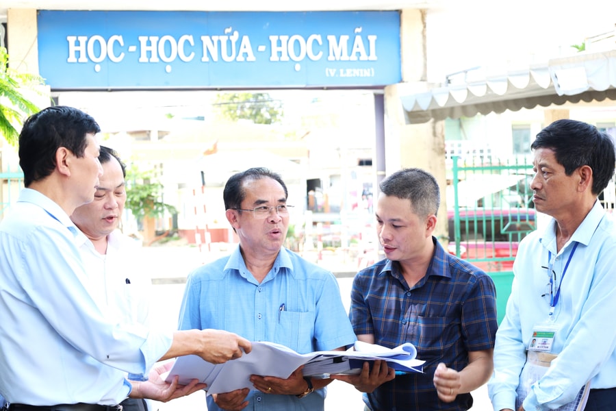 Phó Chủ tịch UBND thành phố Trần Anh Tuấn kiểm tra dự án nâng cấp, mở rộng Trung tâm giáo dục thường xuyên số 3