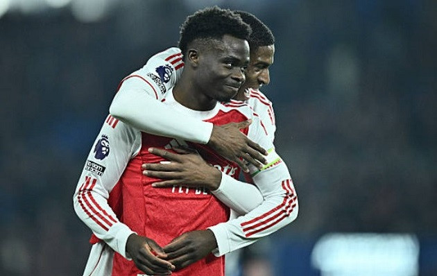 Arsenal hạ Brighton tại Amex: Gabriel Magalhaes rực sáng, Saka lập công ngày kỷ niệm