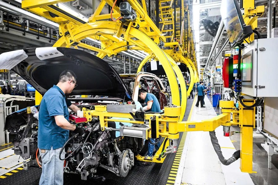 Trung Quốc hạ mục tiêu tăng trưởng năm 2026