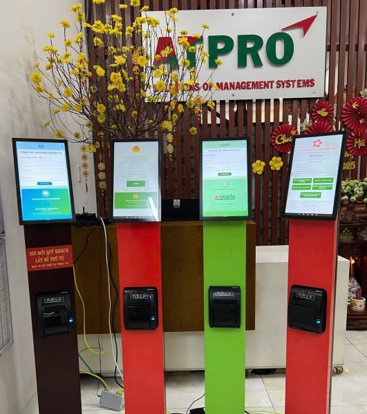Máy Kiosk hỗ trợ xếp hàng thông minh – Giải pháp cho bệnh viện, ngân hàng, dịch vụ công