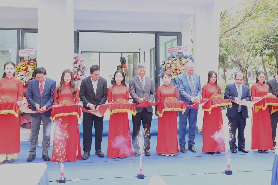 Đà Nẵng khai trương Trung tâm Đào tạo, nghiên cứu và phát triển ứng dụng robot công nghiệp và trí tuệ nhân tạo
