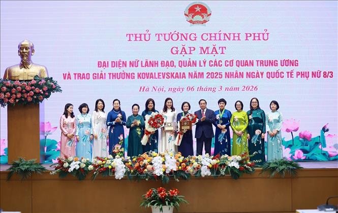Thủ tướng Phạm Minh Chính đề xuất tổ chức giải thưởng "Phụ nữ tài năng, sáng tạo và cống hiến"