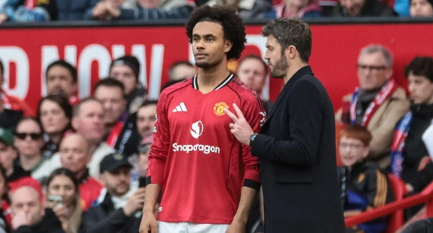 Michael Carrick và nghịch lý Joshua Zirkzee tại Manchester United